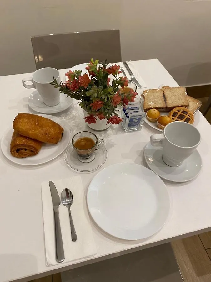 Art Atelier Accomodation Guest House Rom