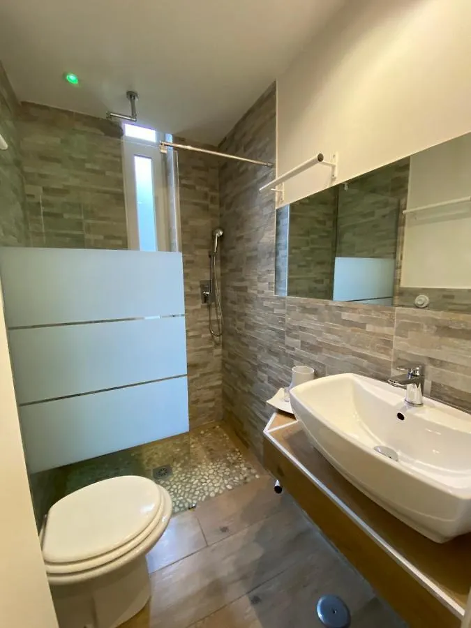 Art Atelier Accomodation Guest House Rom 3*,