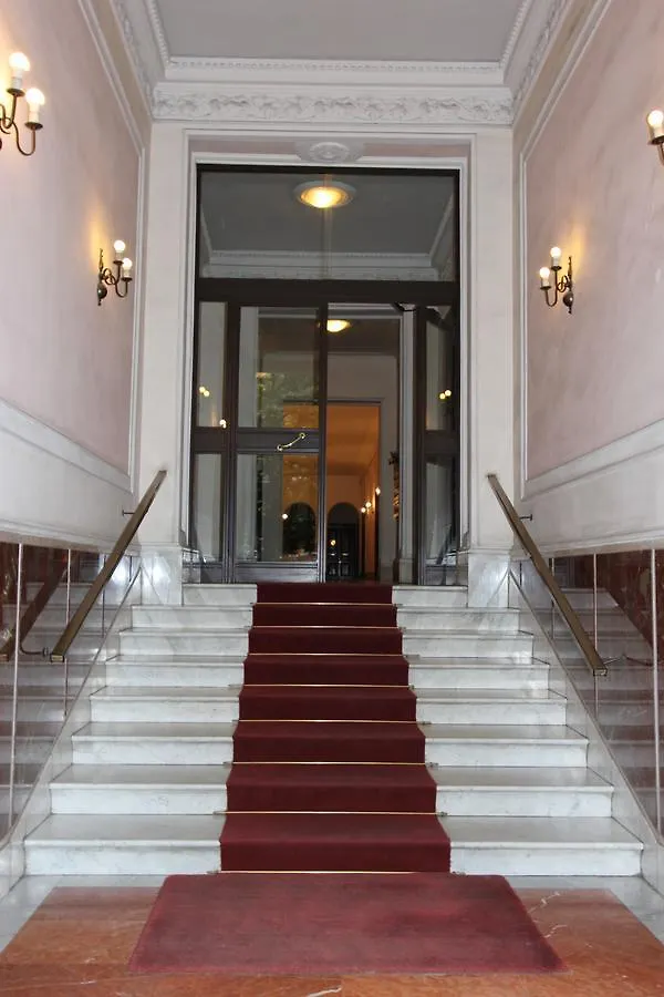 Art Atelier Accomodation Guest House Rom