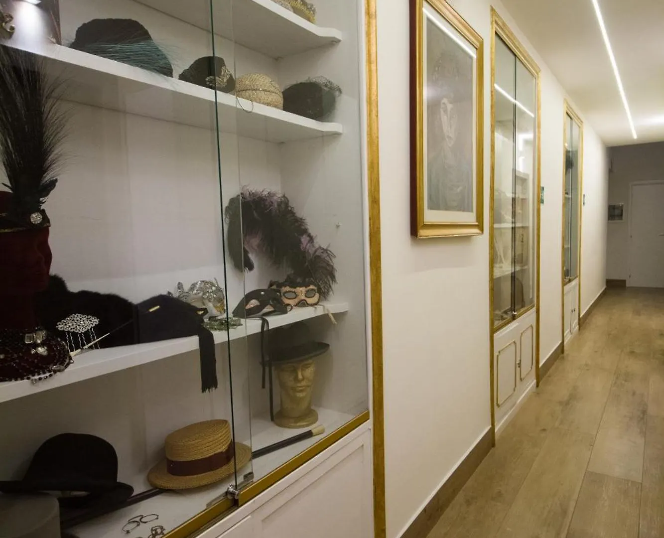 Art Atelier Accomodation Guest House Rom 3*,