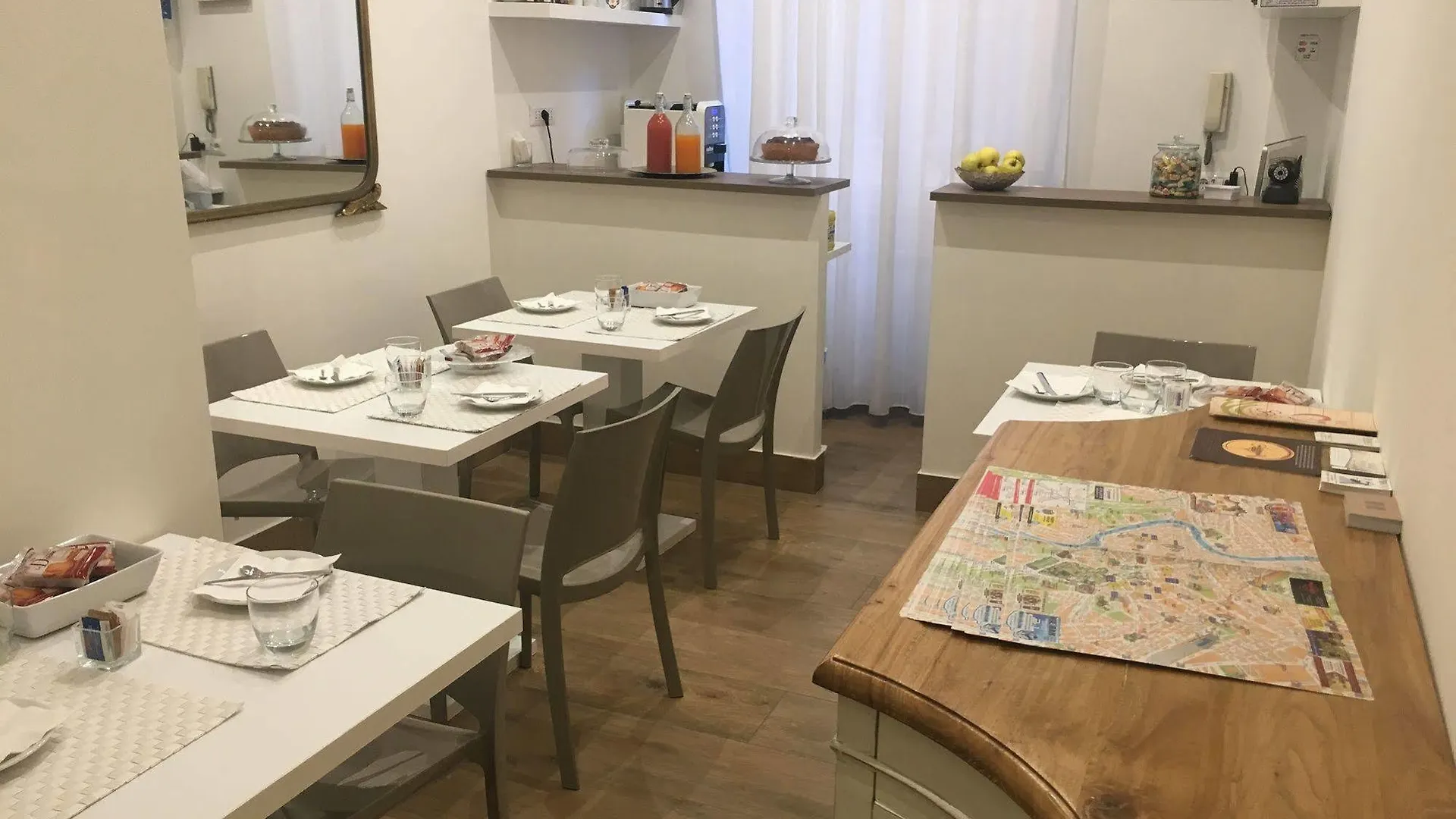 Art Atelier Accomodation Guest House Rom Bed & Breakfast