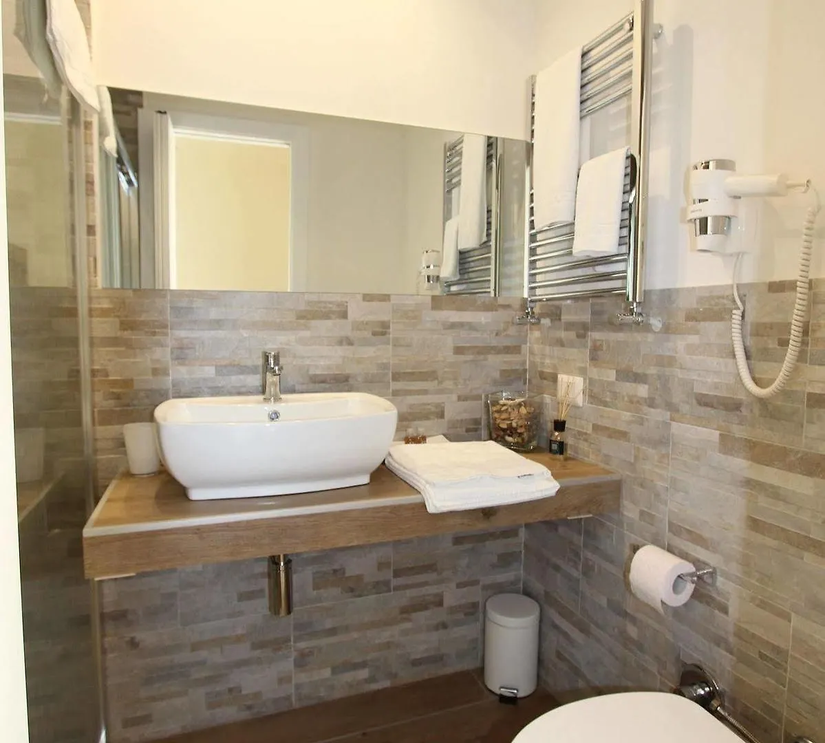 Art Atelier Accomodation Guest House Rom 3*,  Italien