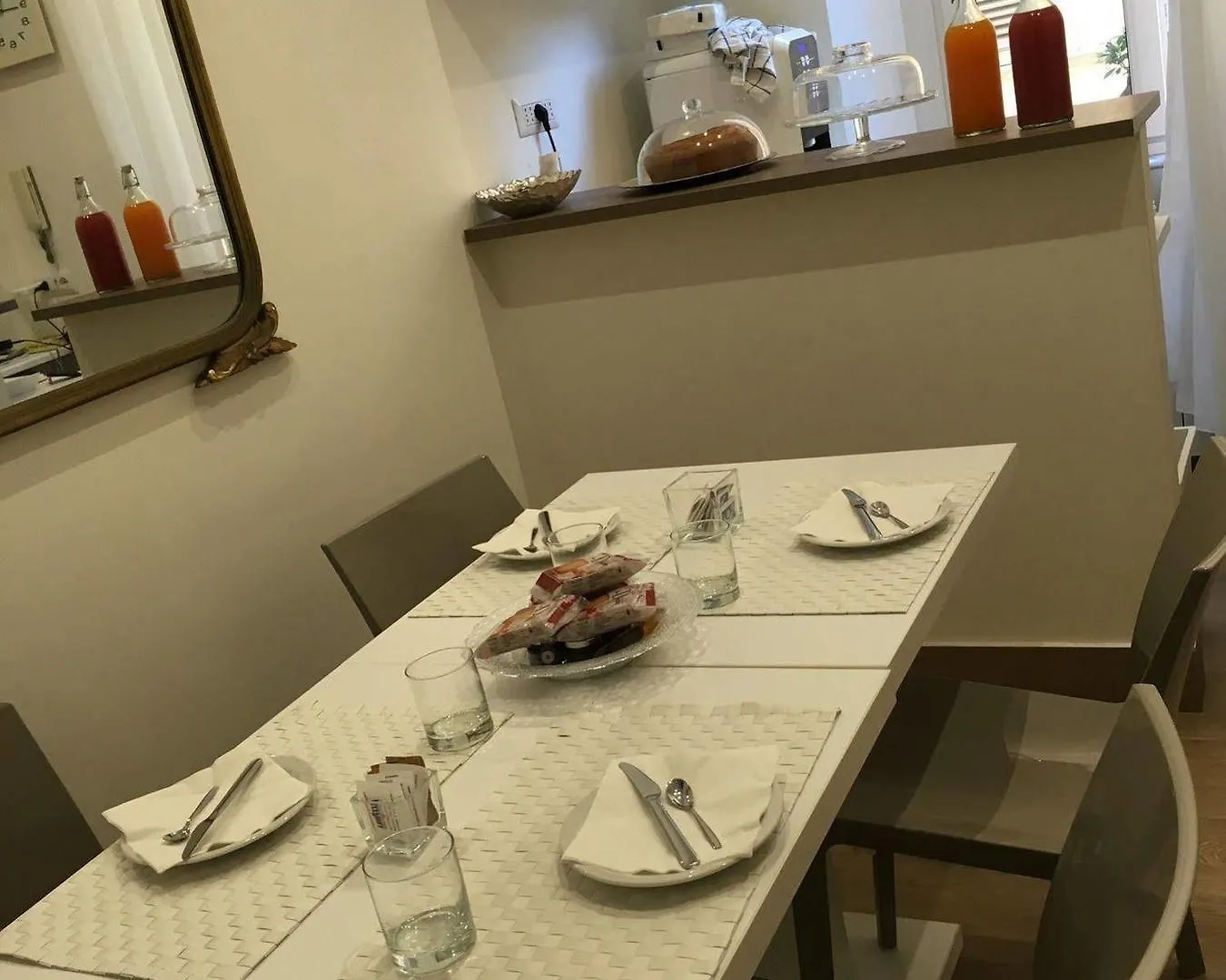 Art Atelier Accomodation Guest House Rom 3*,