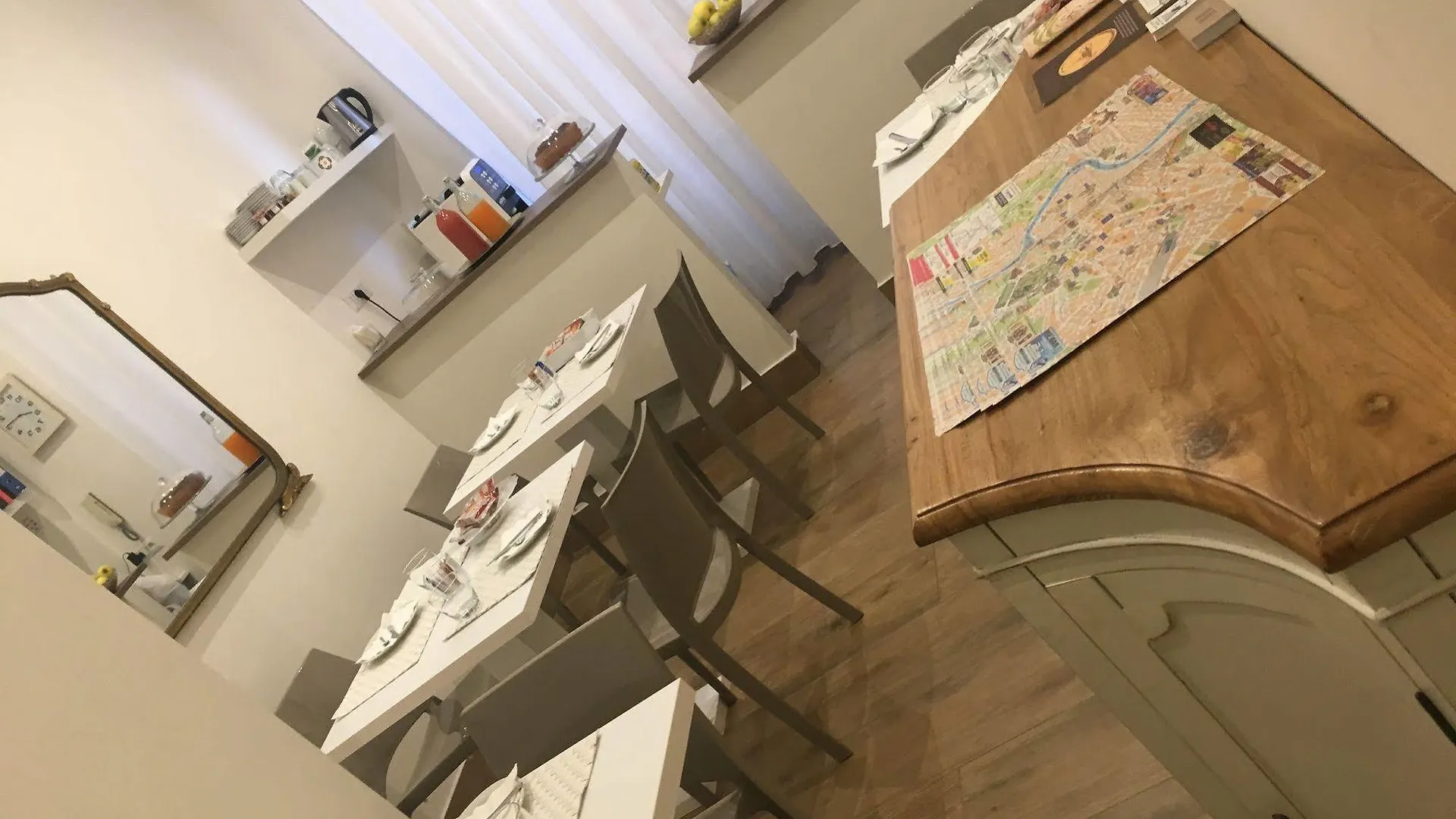 Art Atelier Accomodation Guest House Rom 3*,