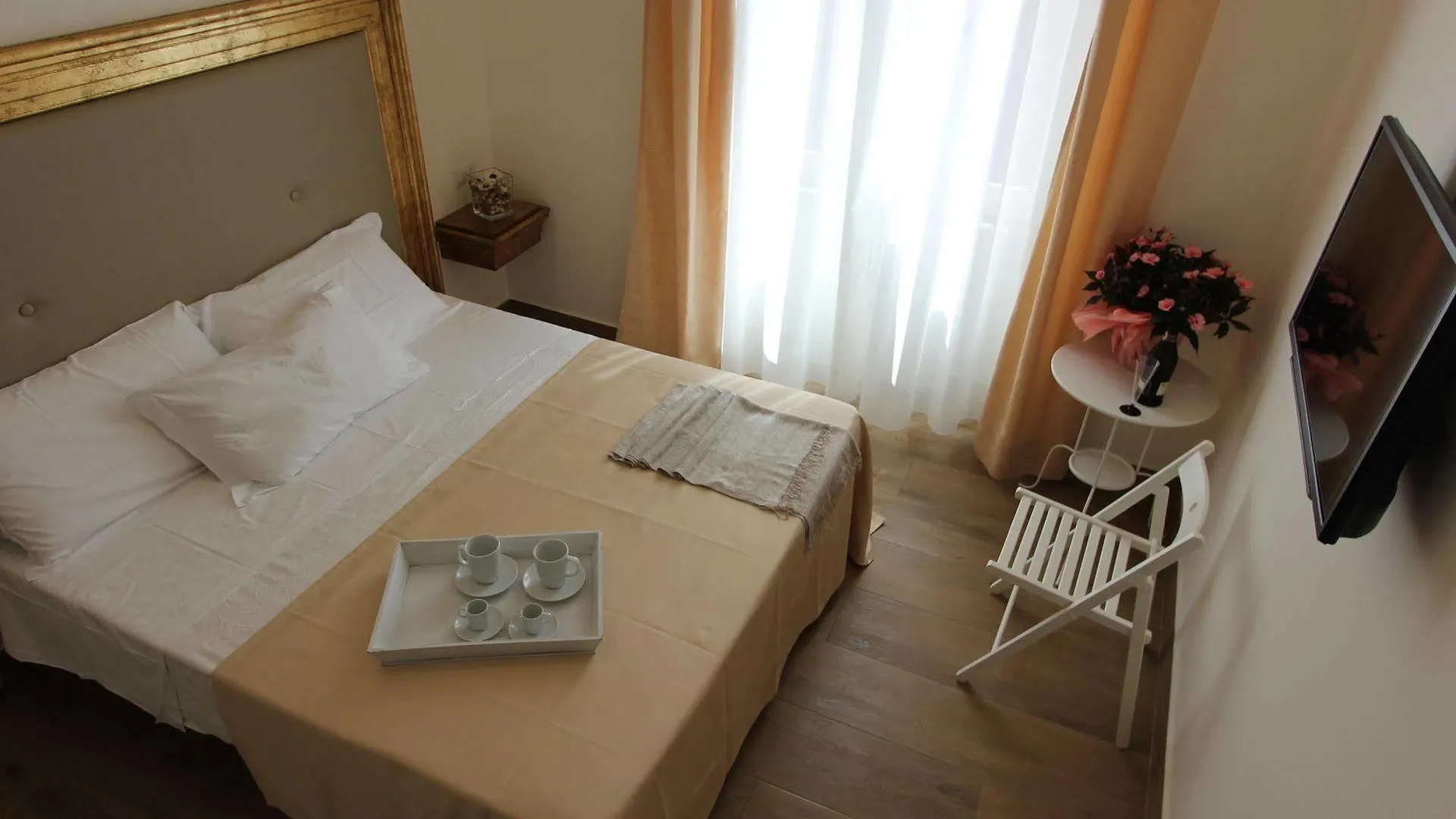 Art Atelier Accomodation Guest House Rom