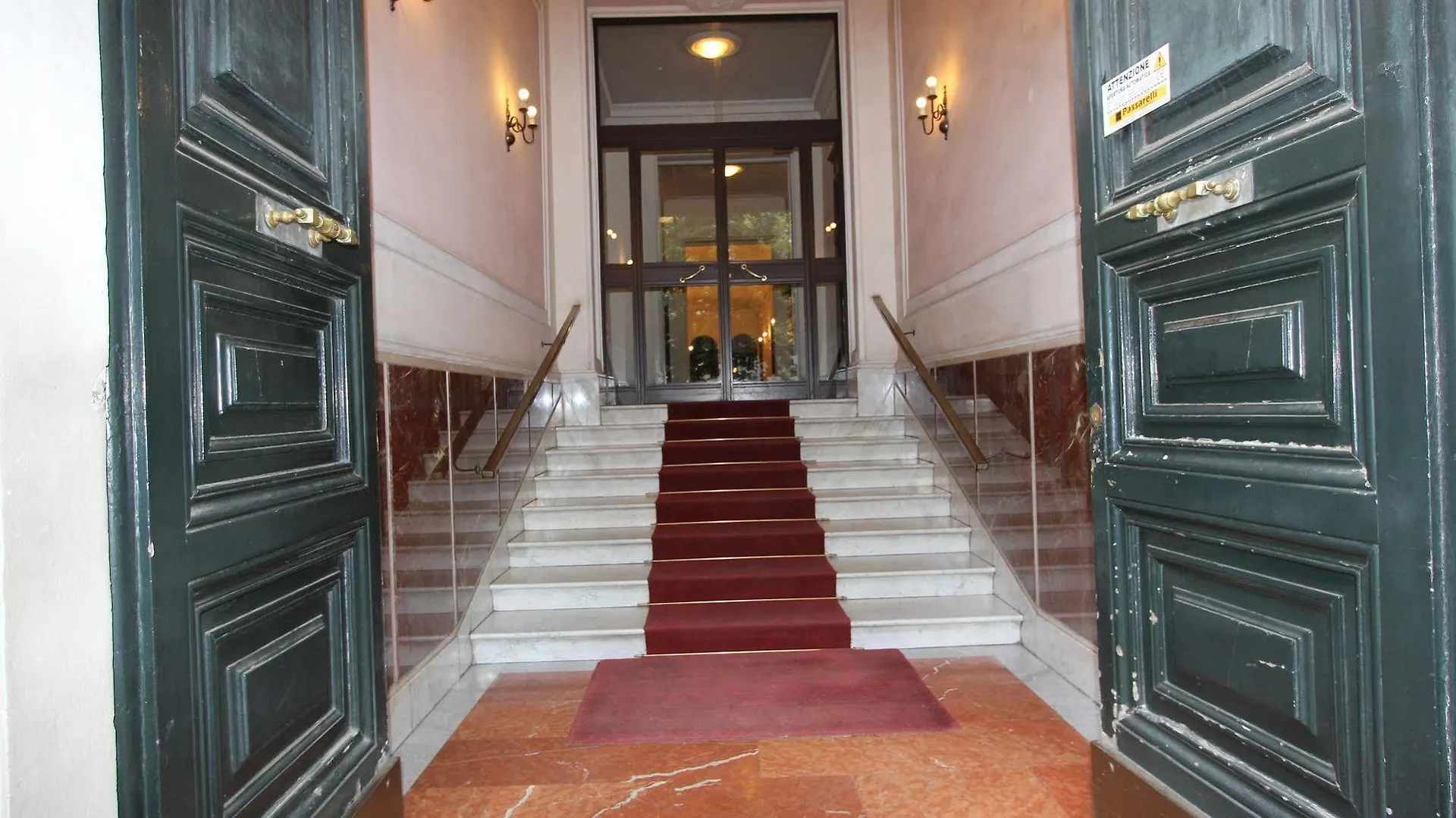 Art Atelier Accomodation Guest House Rom