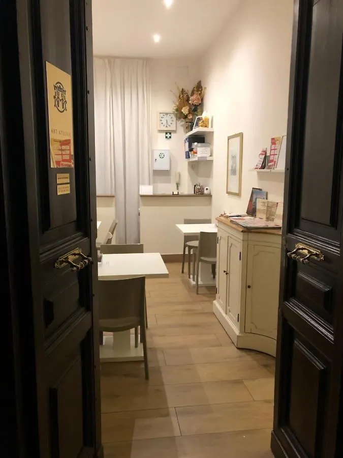 Art Atelier Accomodation Guest House Rom